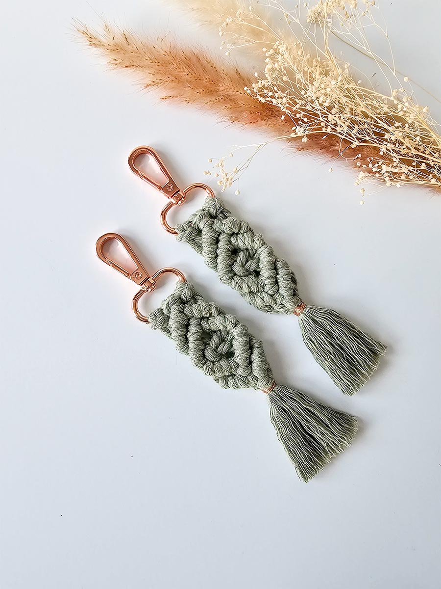 Porte-clés en macramé pince or rose