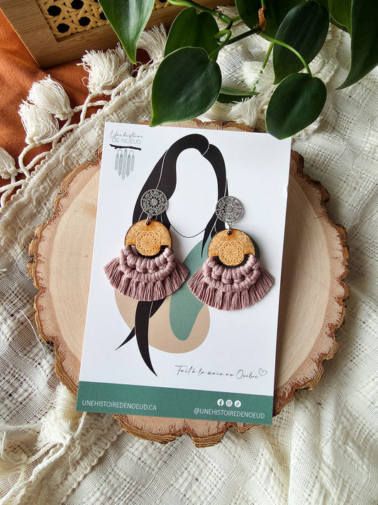 Boucles d’oreilles Mandala – Macramé bohème, couleur mauve pâle et argent