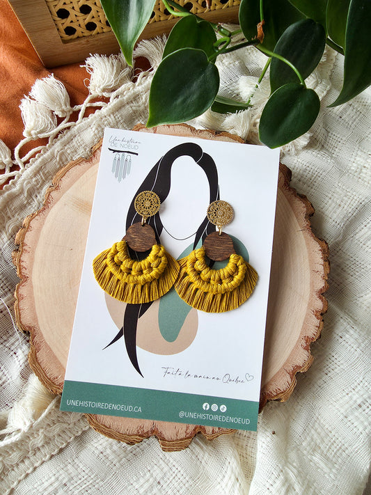Boucles d’oreilles Sorel – Macramé bohème, couleur jaune épicé et or