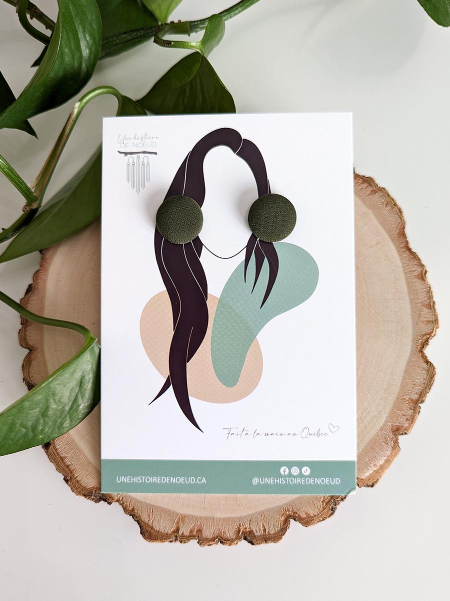 Une Histoire De Noeud X Pic & Clip, boucles d'oreilles 19mm couleur vert kaki|Une Histoire De Noeud X Pic & Clip, boucles d'oreilles 19mm couleur vert kaki|Une Histoire De Noeud X Pic & Clip, boucles d'oreilles 19mm, couleur jaune, Joh